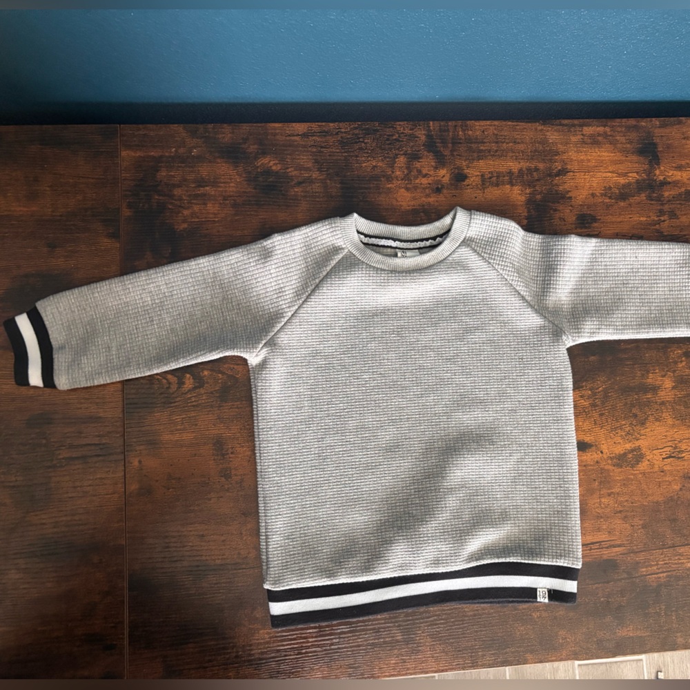 Sovereign Code Boys sweater - size 5